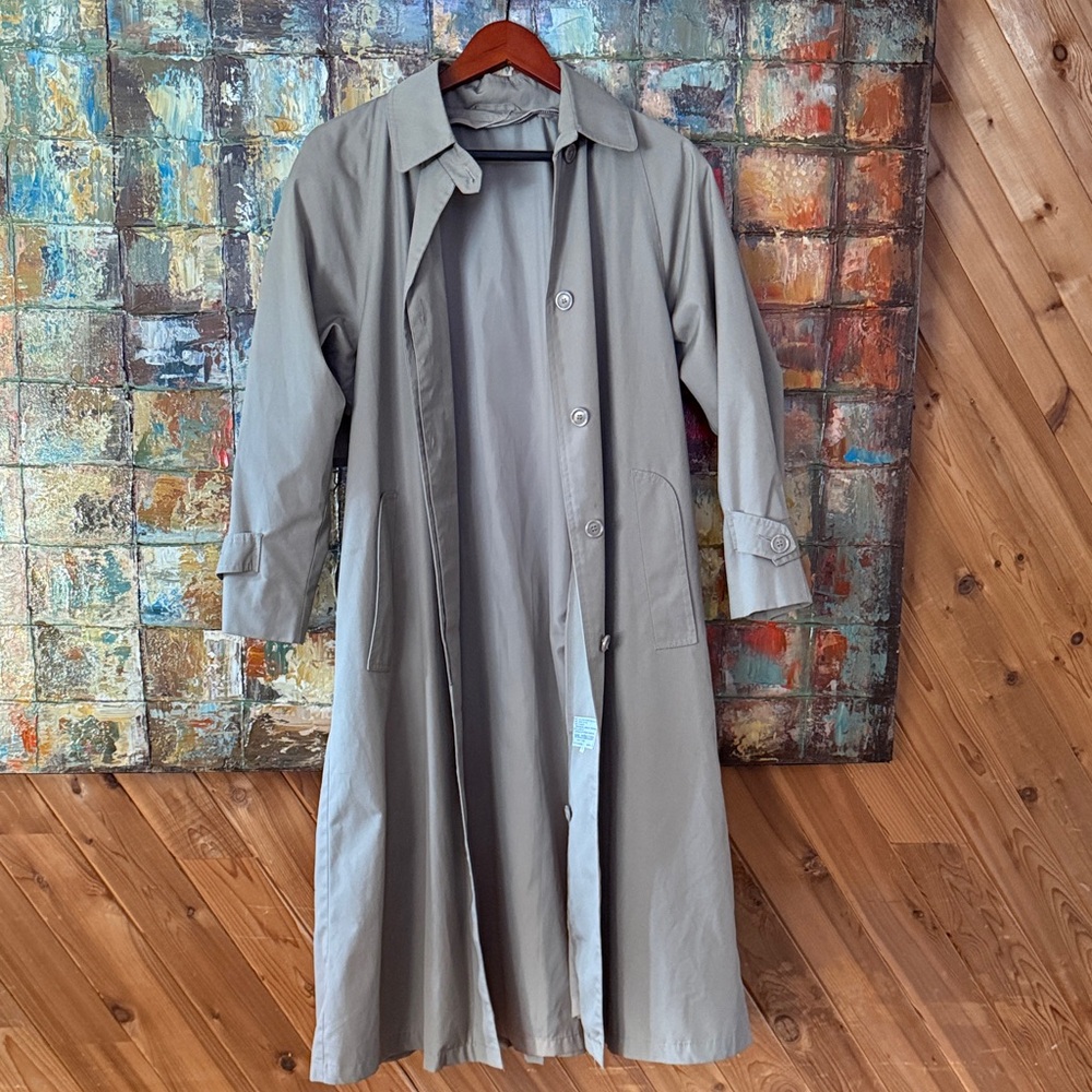 Vintage Trench Coat – Women’s Size 8 – Wool Blend Lining, Classic Style
